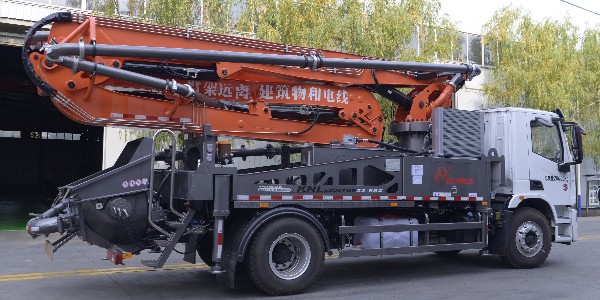 小身材大方量，32米泵車(chē)五節(jié)臂架，和大泵車(chē)一樣的動(dòng)力