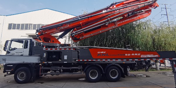 為什么32米泵車(chē)能高效泵送？以下幾點(diǎn)控制系統(tǒng)要注意