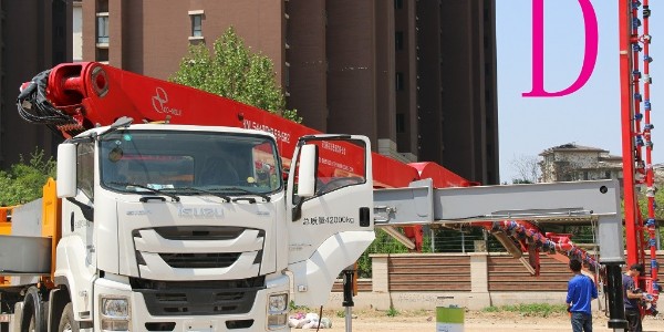 小型混凝土泵車的回轉支承如何保養？