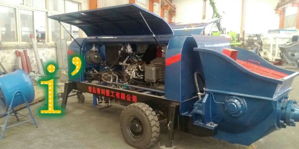 將混凝土輸送泵兩側活塞轉到清洗室位置并涂上潤滑油的作用是什么？