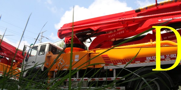 在使用混凝土輸送泵前如何對(duì)現(xiàn)場(chǎng)進(jìn)行一個(gè)簡(jiǎn)單的布置？