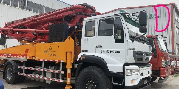 小型混凝土泵車(chē)泵送水泥是什么原理？