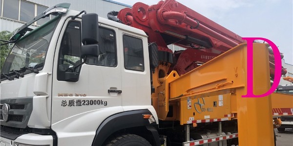 小型混凝土泵車減震時注意事項