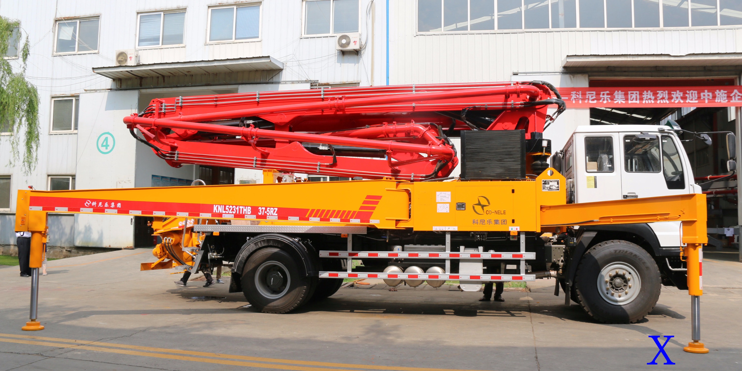 小型泵車伸展臂架時(shí)需要注意哪些？