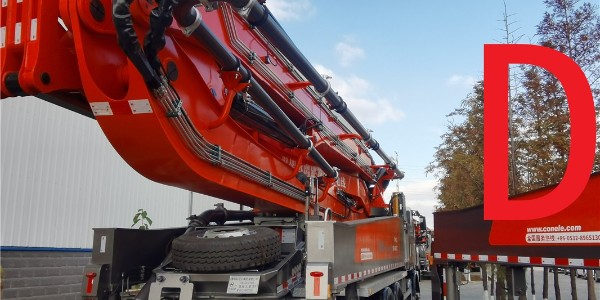 如何清理混凝土泵車(chē)的料斗？