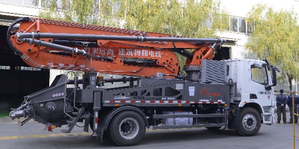 32米泵車在操作臂架之前要注意哪些？